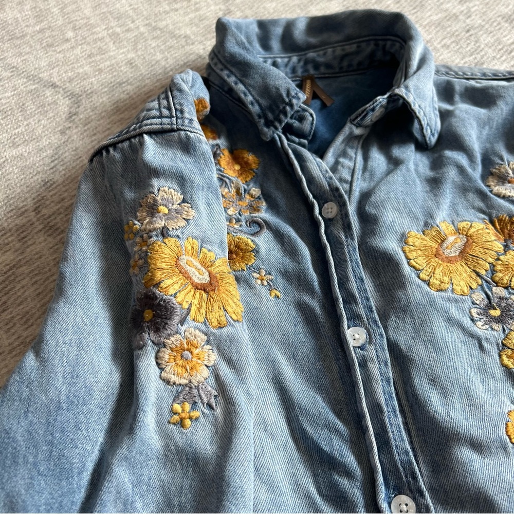 Stetson Women’s Lyocel Denim Shirt with Yellow Floral Embroidery Size Large - Picture 9 of 13